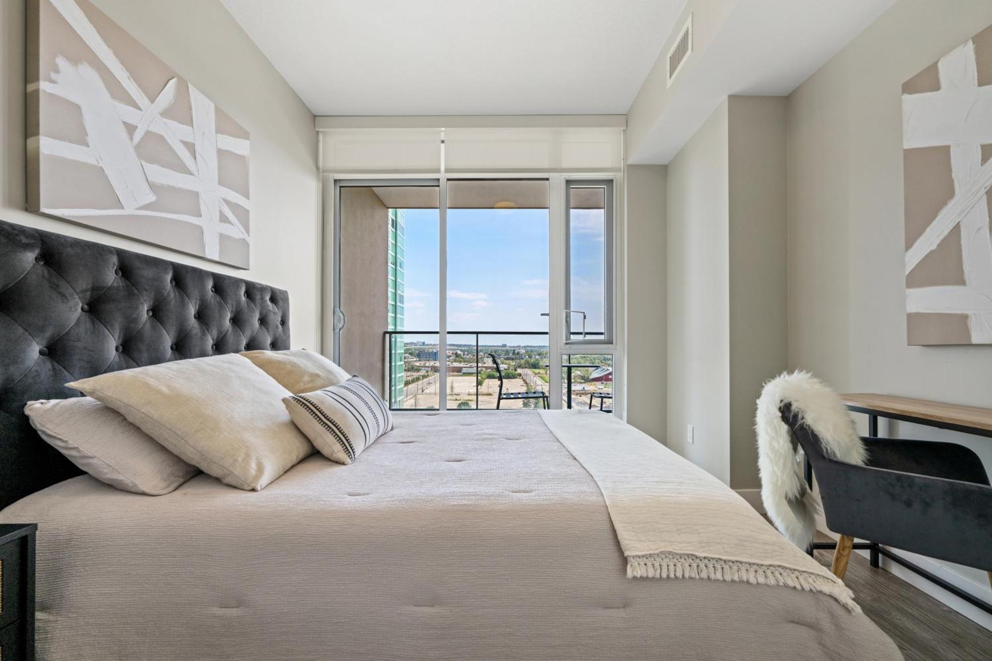 Modern Suite Calgary Downtown 5 Min Walk Stampede Exterior foto